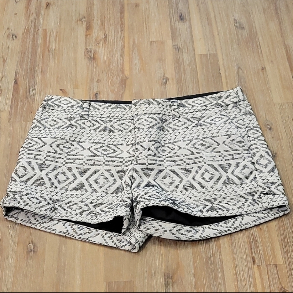 Merona Size 6 Black & White Design Shorts